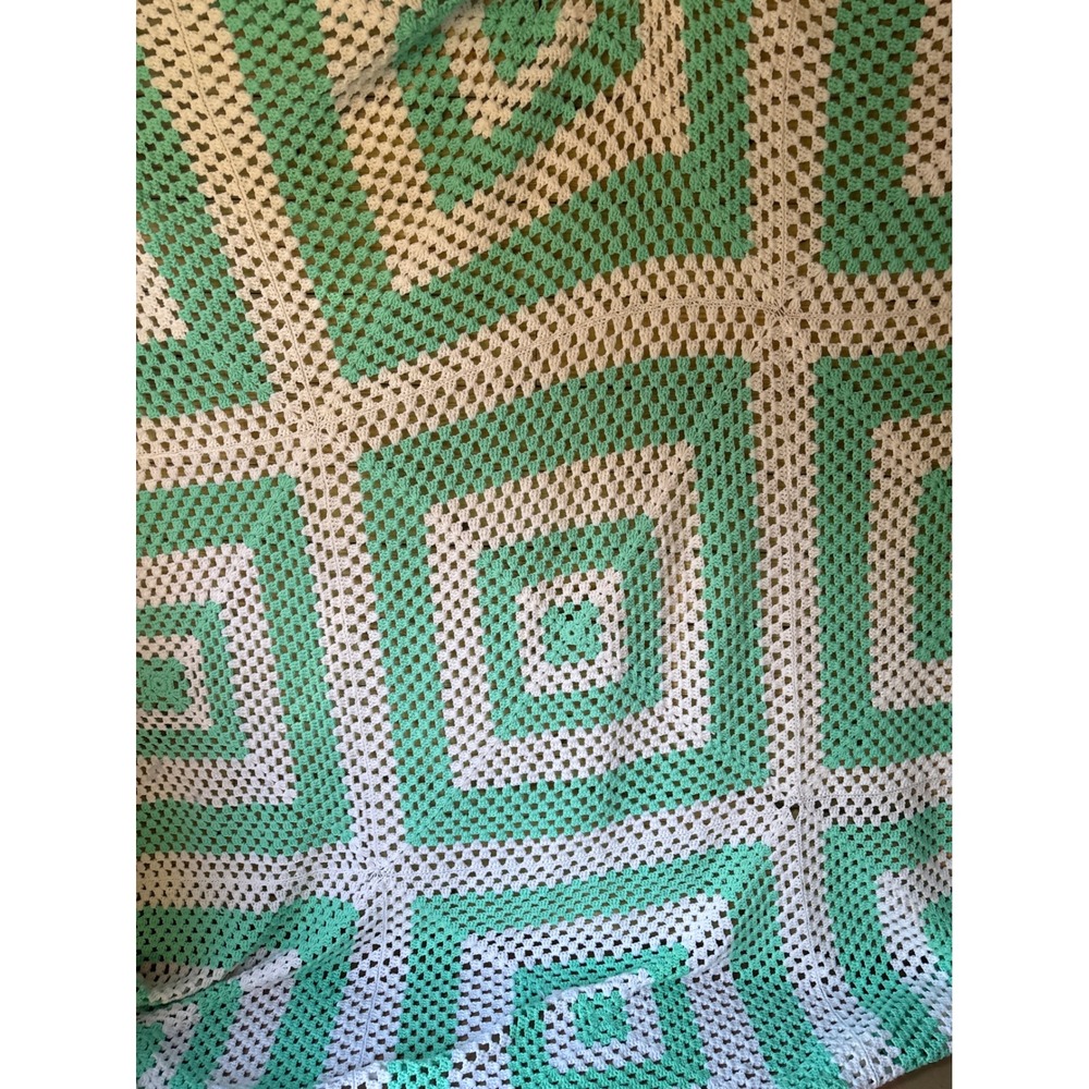 Handmade Crochet Granny Square Afghan Blanket Throw Green White‎ Cozy